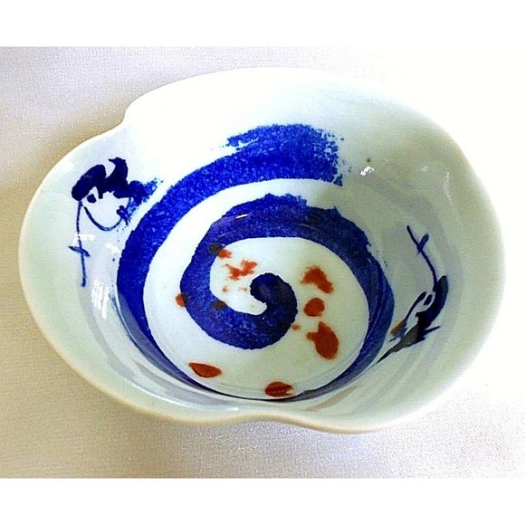 Chinese Bowl Asymmetric Hand Painted Bird - New - Picture 3 of 5
